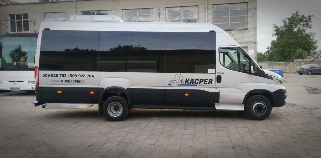 srebrny bus kacper